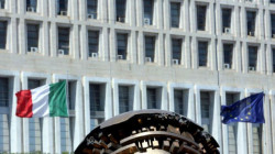 وزير الخارجية الإيطالي يعلن طرد دبلوماسيين روسيين